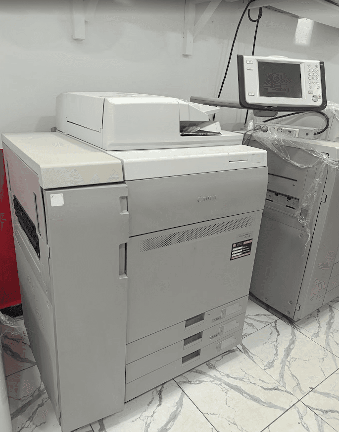 Canon imagePRESS C710 — presse numérique couleur, vue avant